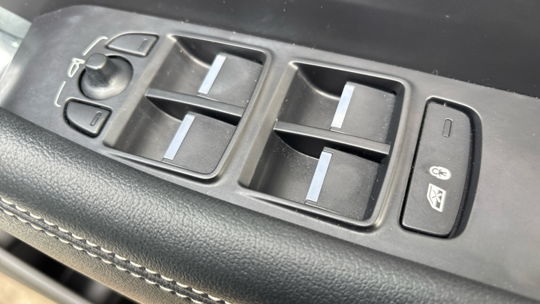 Jaguar E-Pace 2.0 D200 R-Dynamic SE 5dr Auto Diesel Estate